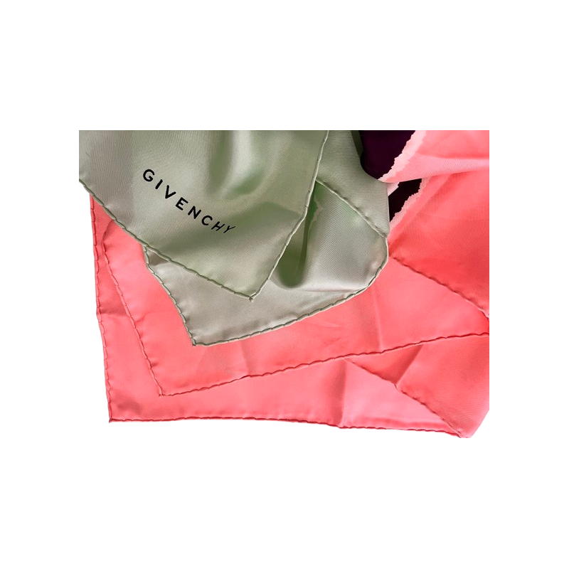 GIVENCHY