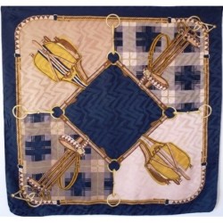 Foulard carré en soie